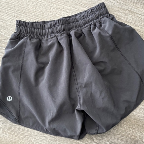 Lululemon Hotty Hot Low-Rise Lined Short 4" - Picture 2 of 2